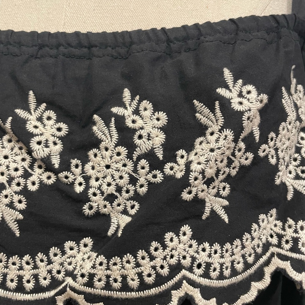 Reath & Wren embroidered top. Tie straps. - Picture 7 of 8